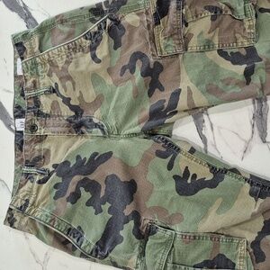 GAP Men's Green Camouflage Cargo Pants